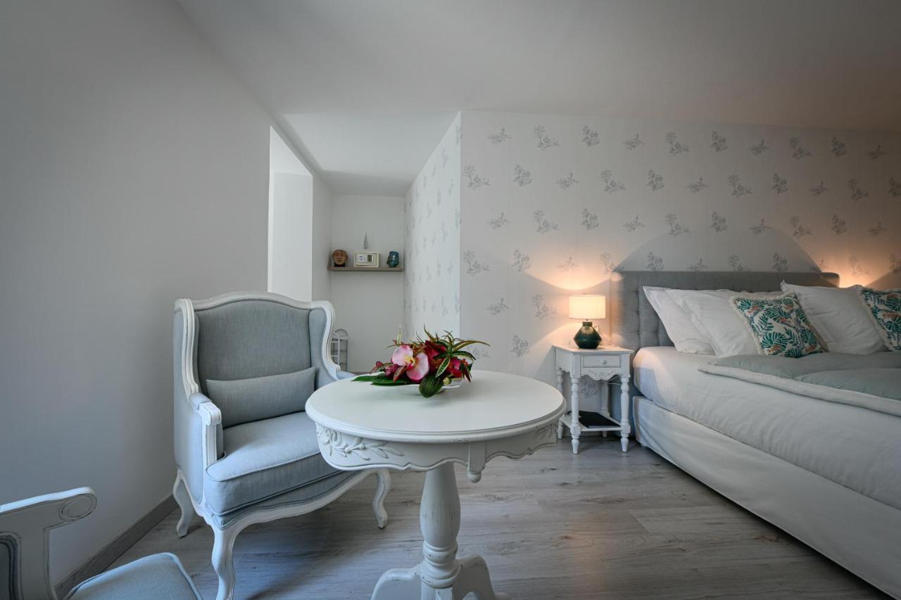 Chateau De Heaas Feas Luaran gambar